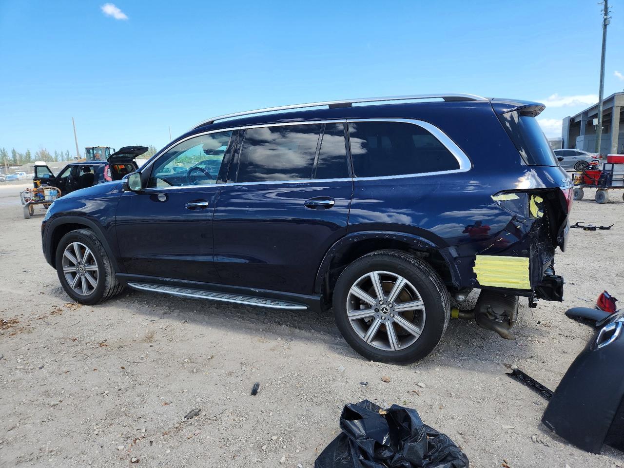 2021 Mercedes-Benz Gls-class VIN 4JGFF5KE6MA443487 photo 2