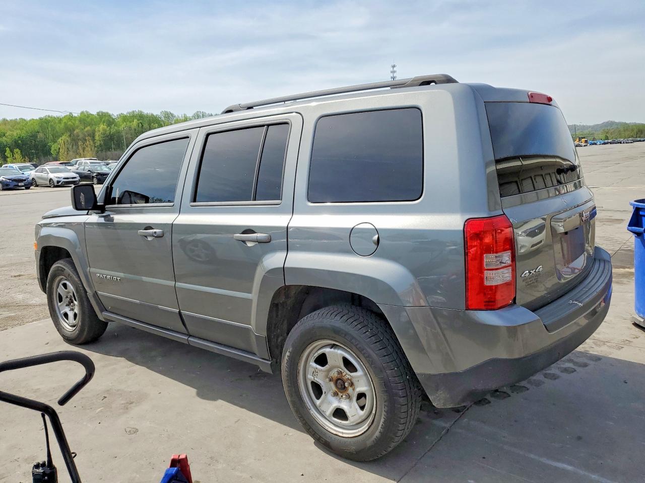 2013 Jeep Patriot VIN 1C4NJRBB8DD280593 photo 2