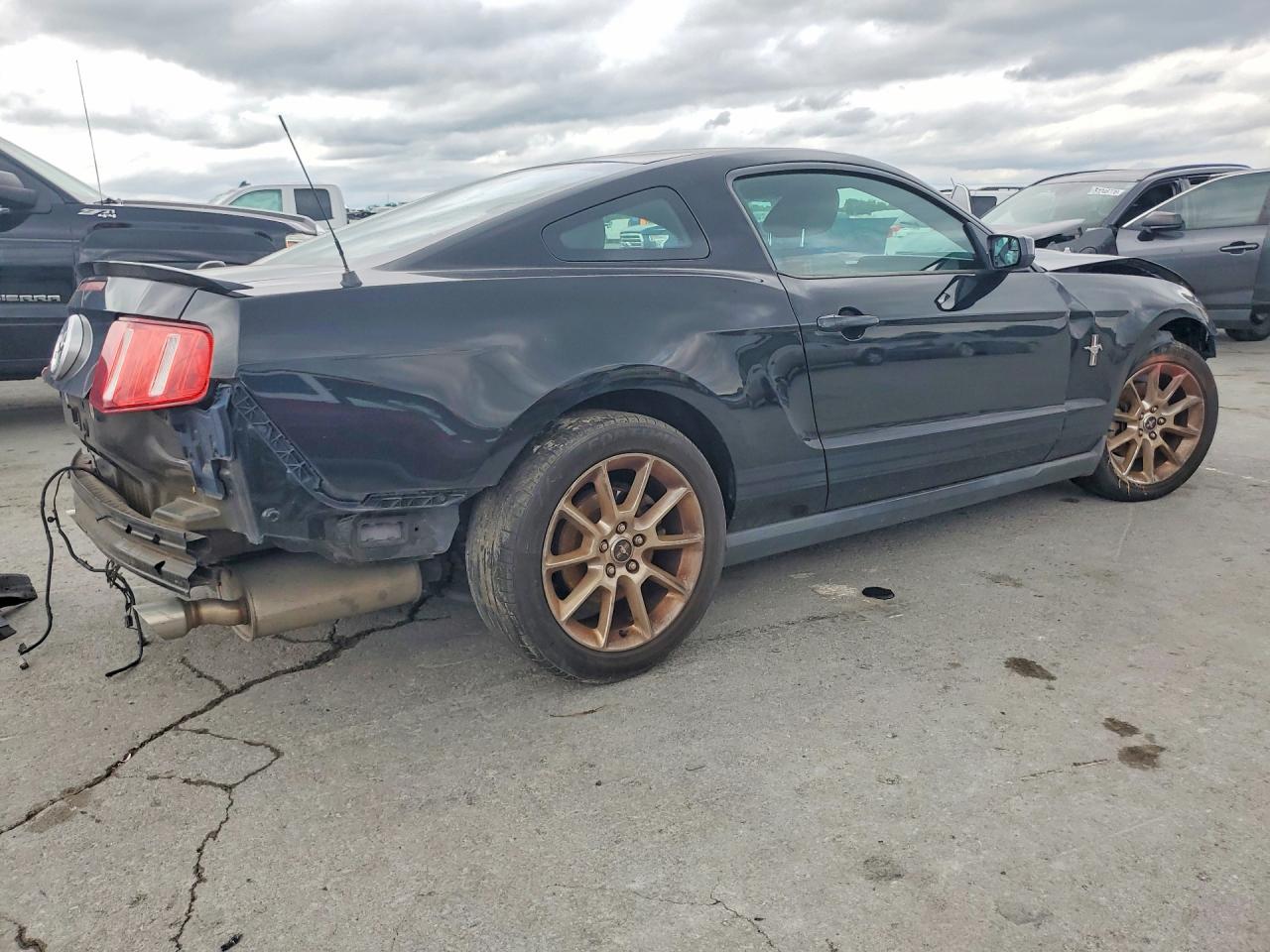 2011 Ford Mustang VIN 1ZVBP8AM3B5105929 photo 3