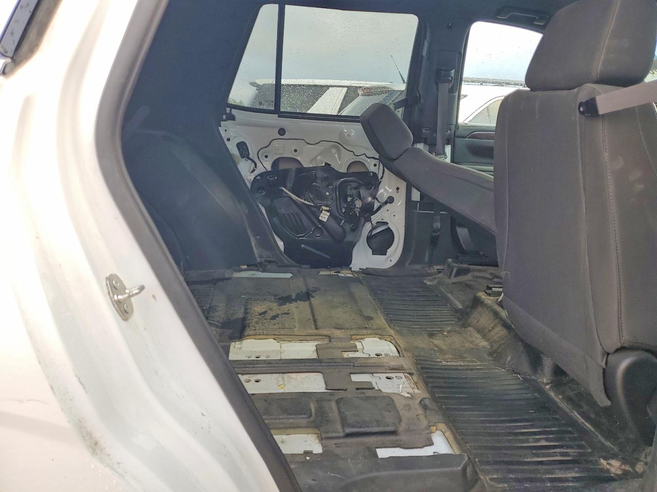 2022 Chevrolet Tahoe VIN 1GNSCLED9NR247864 photo 11