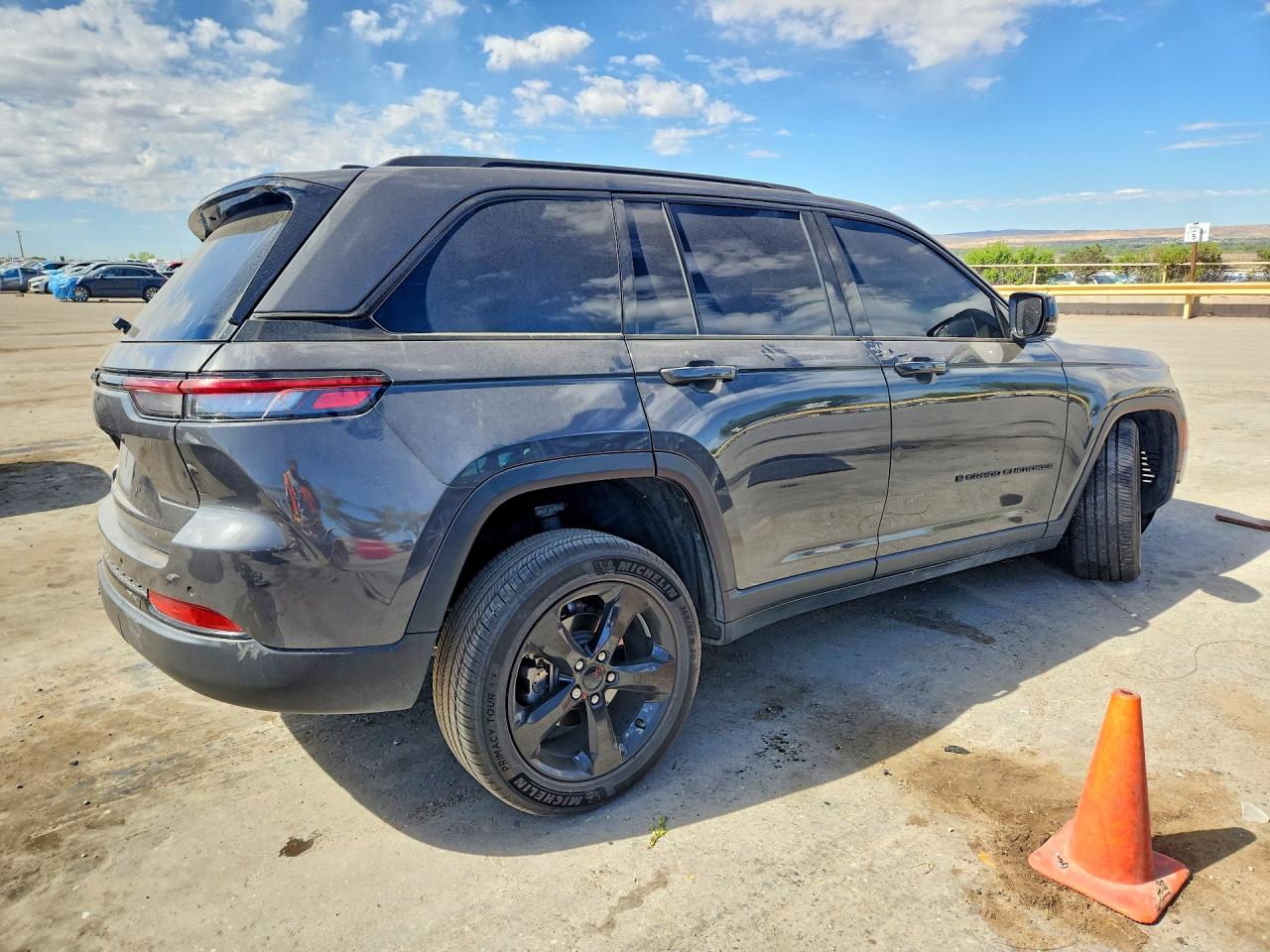 2024 Jeep Cherokee VIN 1C4RJHAG3RC104864 photo 3