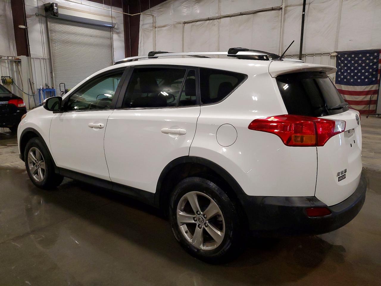 2015 Toyota Rav4 VIN JTMRFREV2FD157500 photo 2