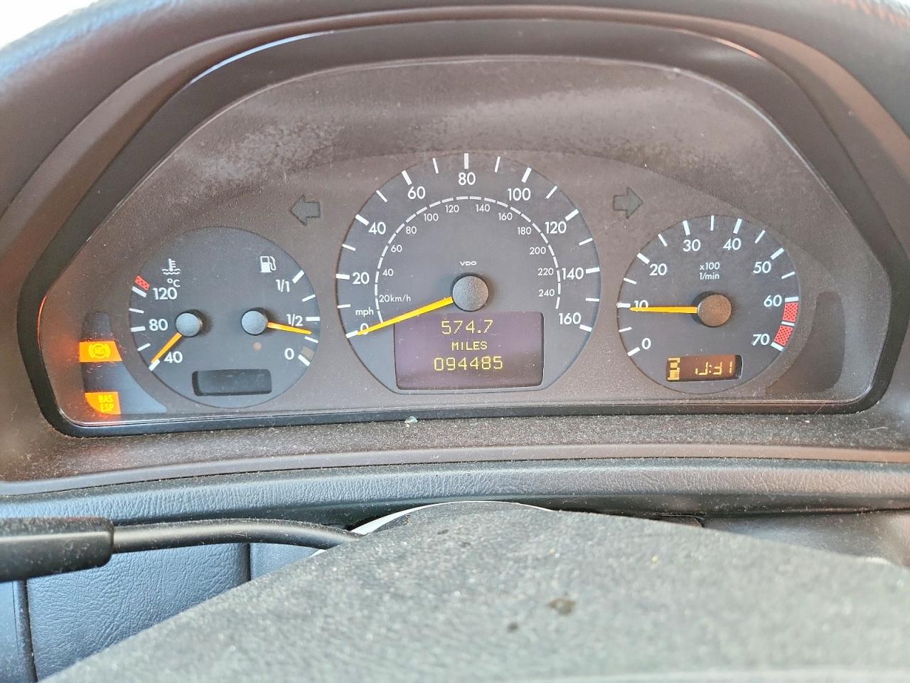2000 Mercedes-Benz Clk-class VIN WDBLJ65G1YF142223 photo 9