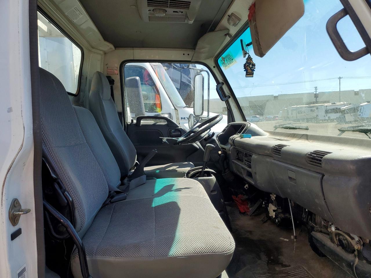 2004 Isuzu Npr VIN 4KLC4B1U64J800252 photo 5