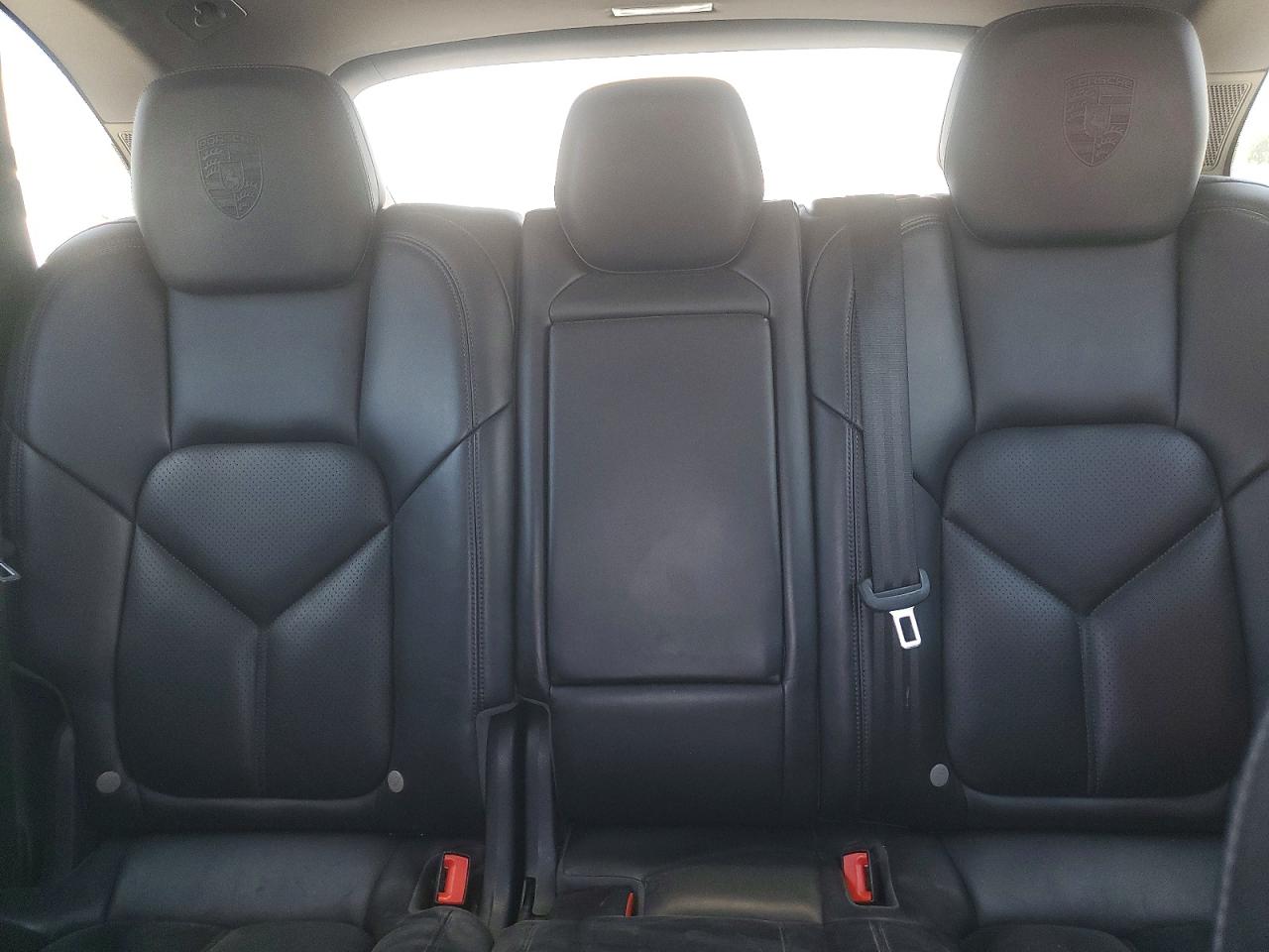 2017 Porsche Cayenne VIN WP1AE2A23HLA69534 photo 10