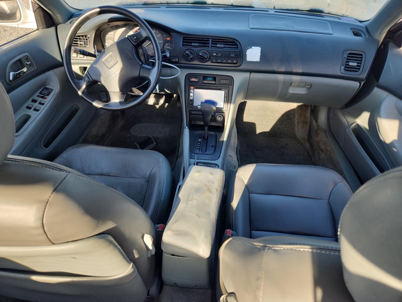 1997 Honda Accord VIN 1HGCE6673VA020042 photo 8