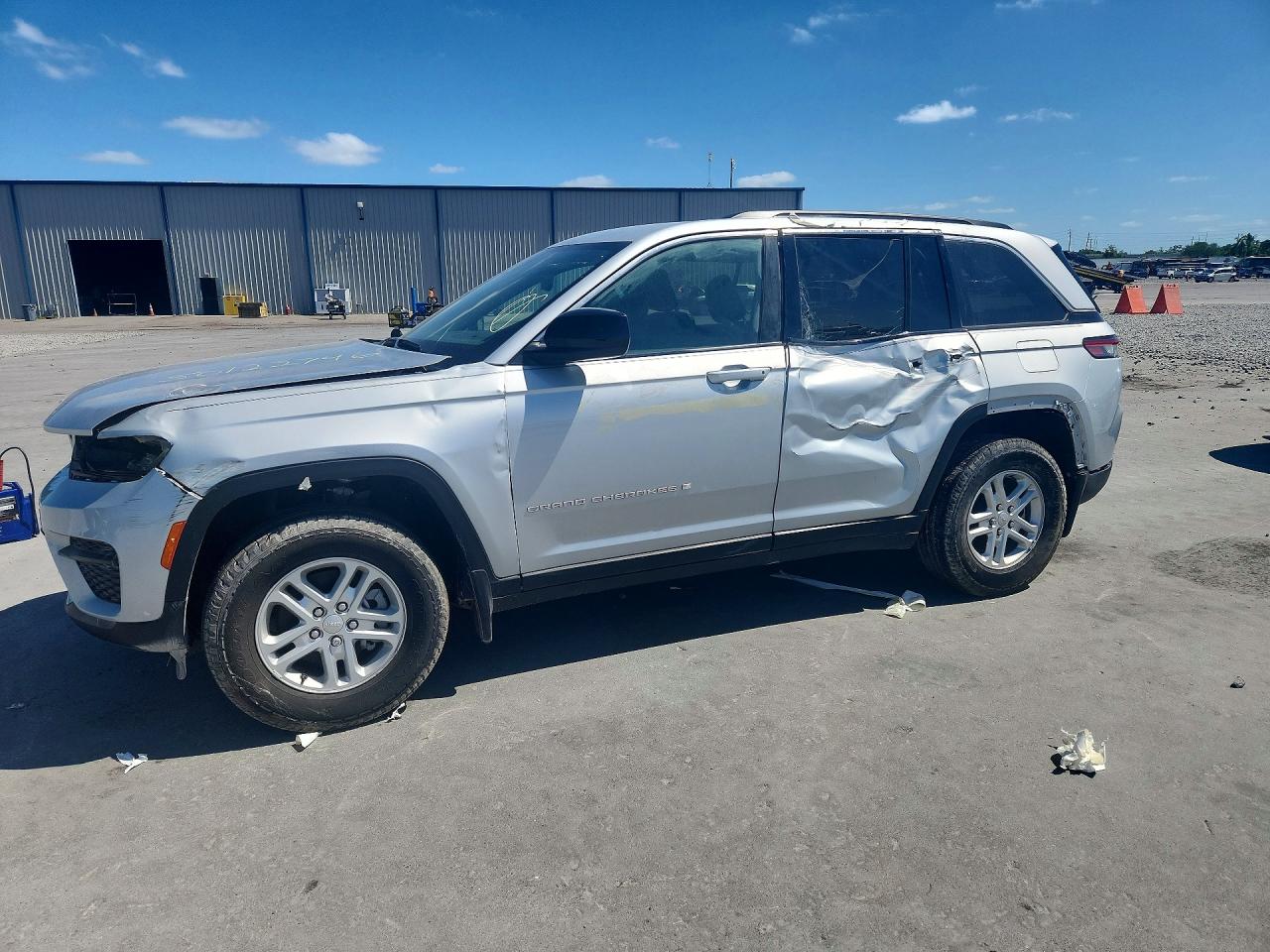 2025 JEEP Cherokee VIN 1C4RJGAG1SC266041 photo 1