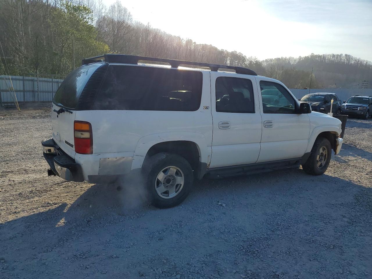 2003 Chevrolet Suburban VIN 3GNFK16Z43G140561 photo 3