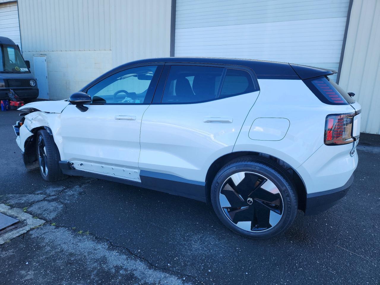 2025 Volvo Ex30 plus VIN YV4EK3ZK6SS154366 photo 2
