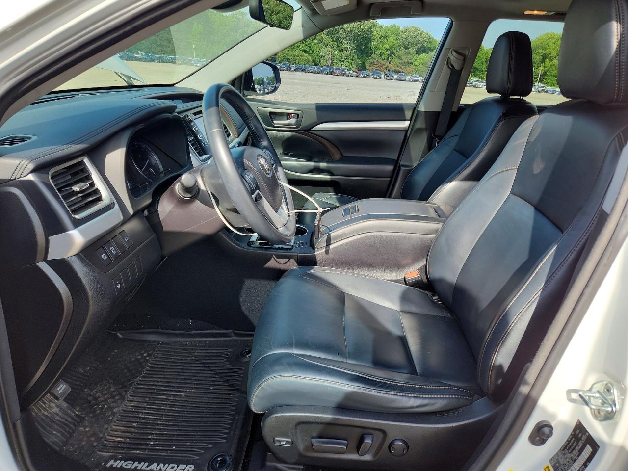 2018 Toyota Highlander VIN 5TDKZRFH4JS533077 photo 7
