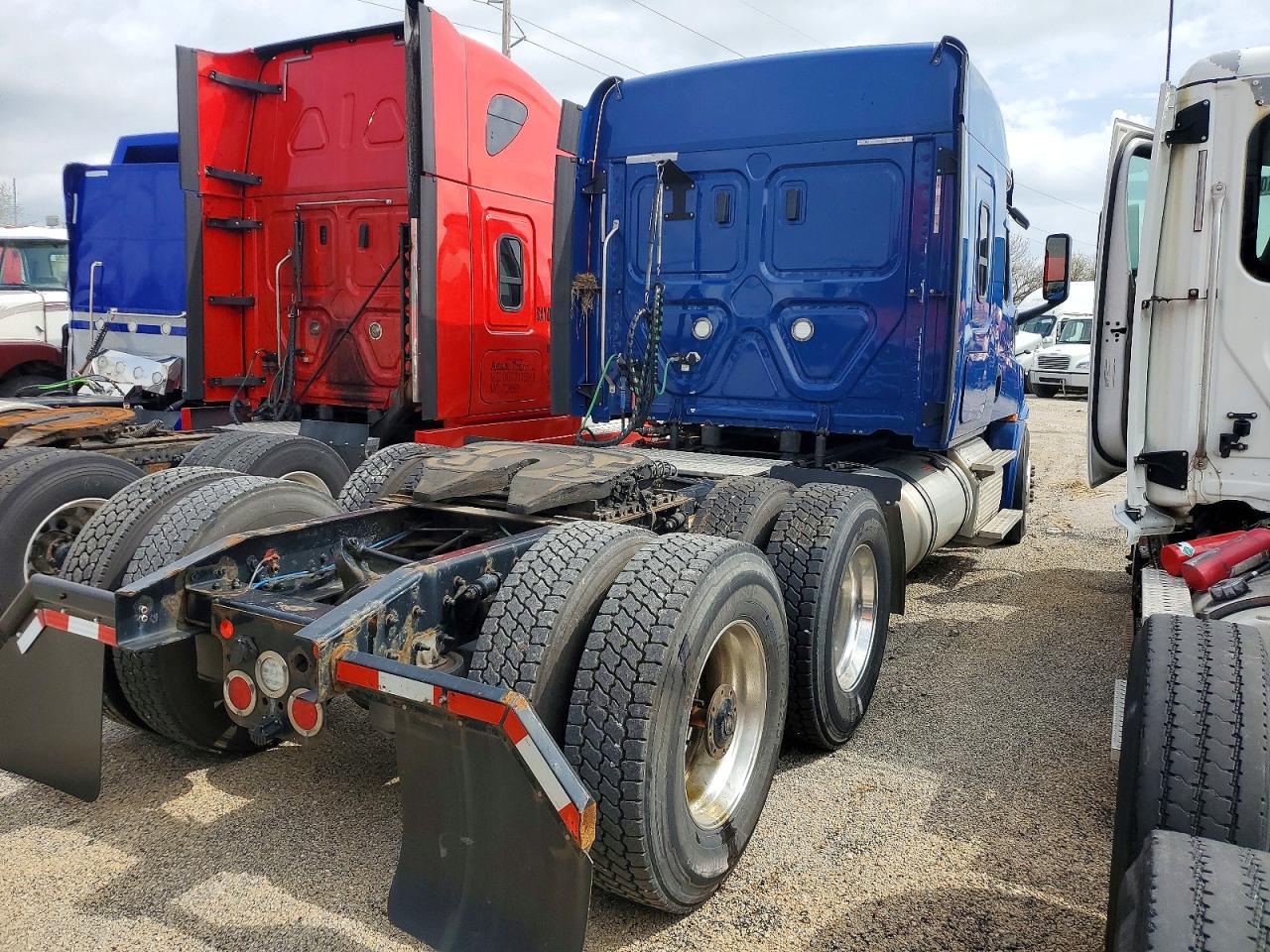 2019 FREIGHTLINER All other VIN 3AKJHHDR5KSLE9721 photo 4