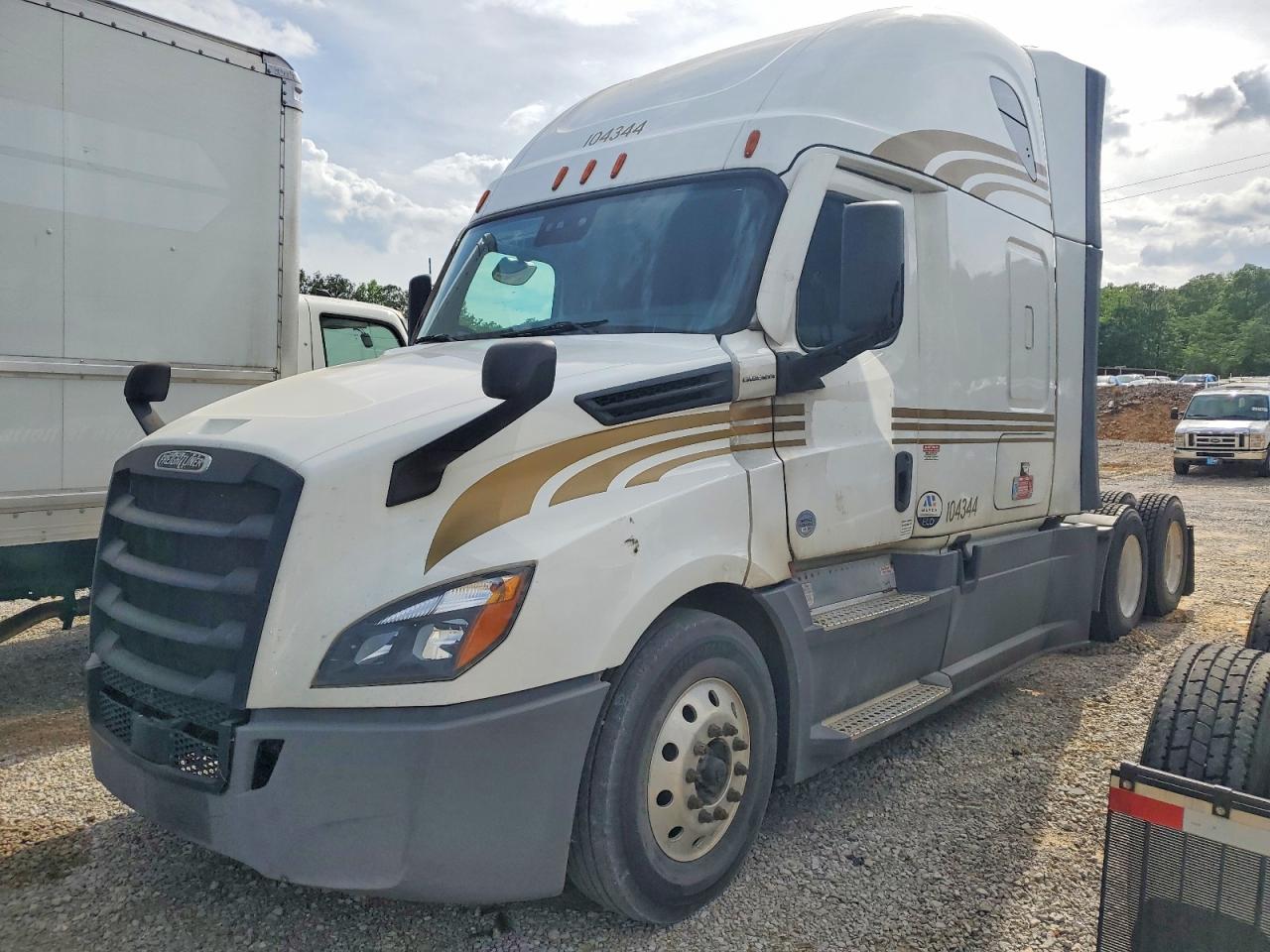 2021 FREIGHTLINER All other VIN 3AKJHHDR8MSMA9753 photo 2