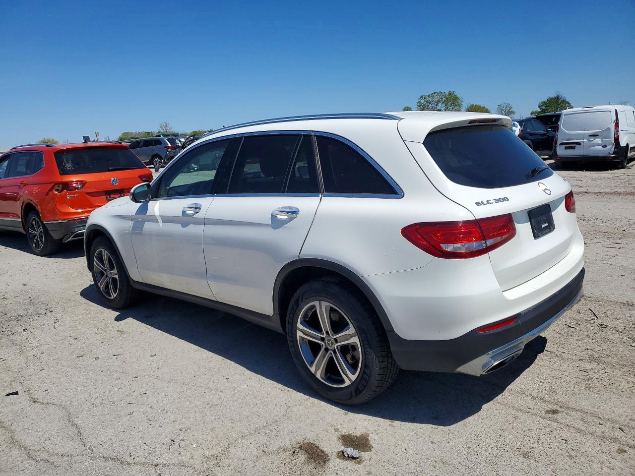 2018 Mercedes-Benz Glc class VIN WDC0G4KB1JV061695 photo 2