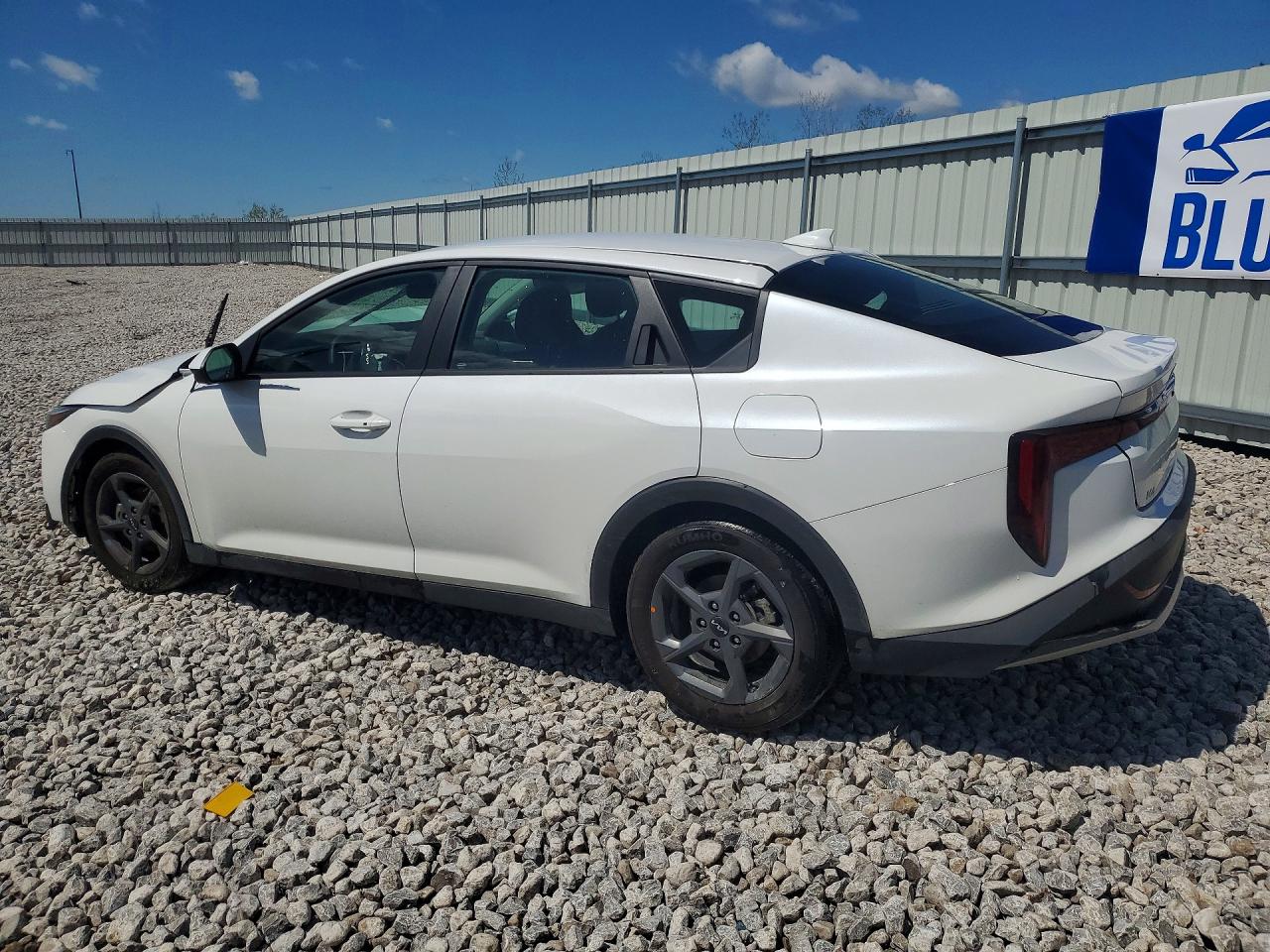 2025 Kia All other VIN 3KPFT4DE3SE109075 photo 2