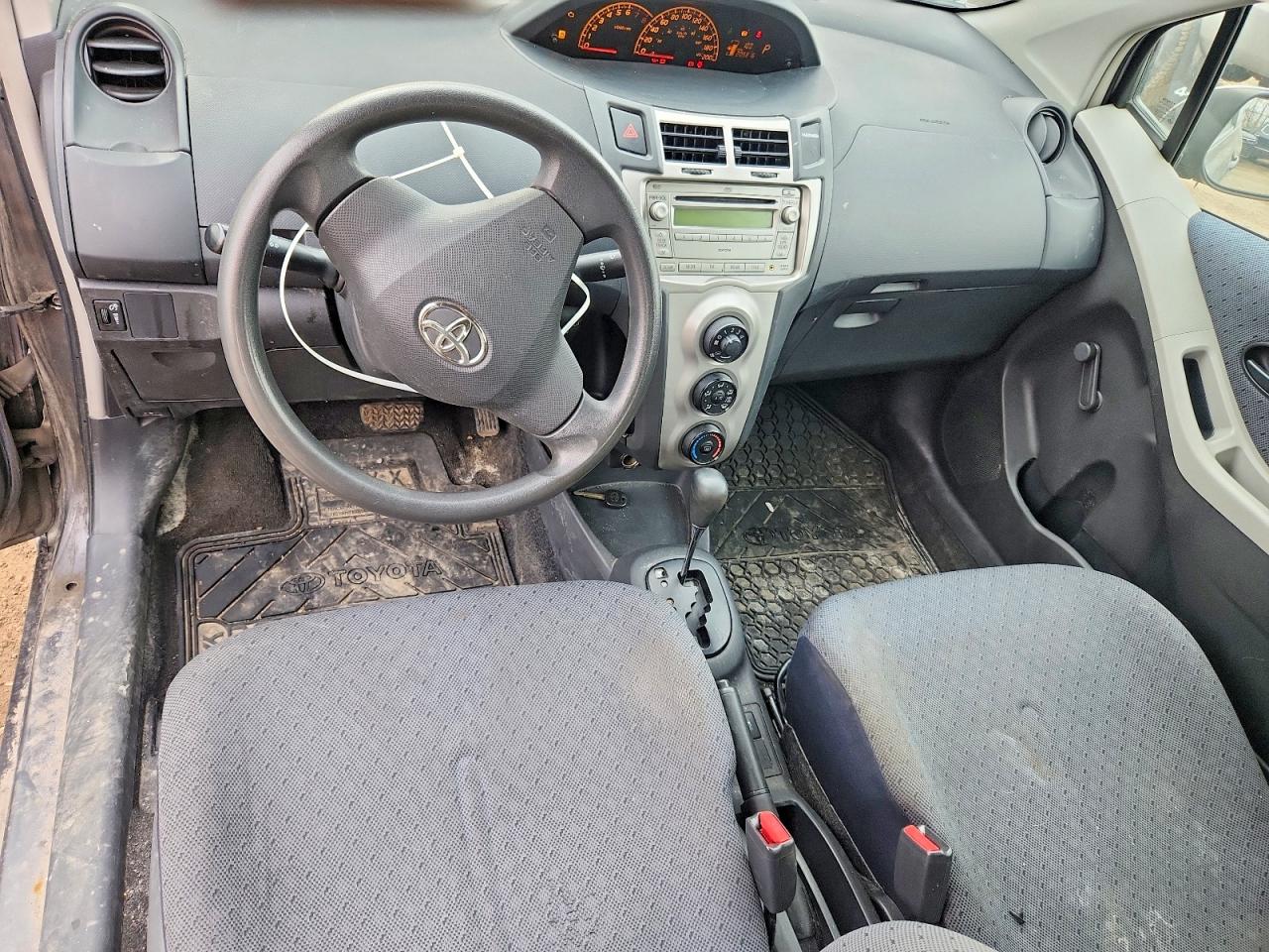 2011 Toyota Yaris VIN JTDJT4K33B5337603 photo 8