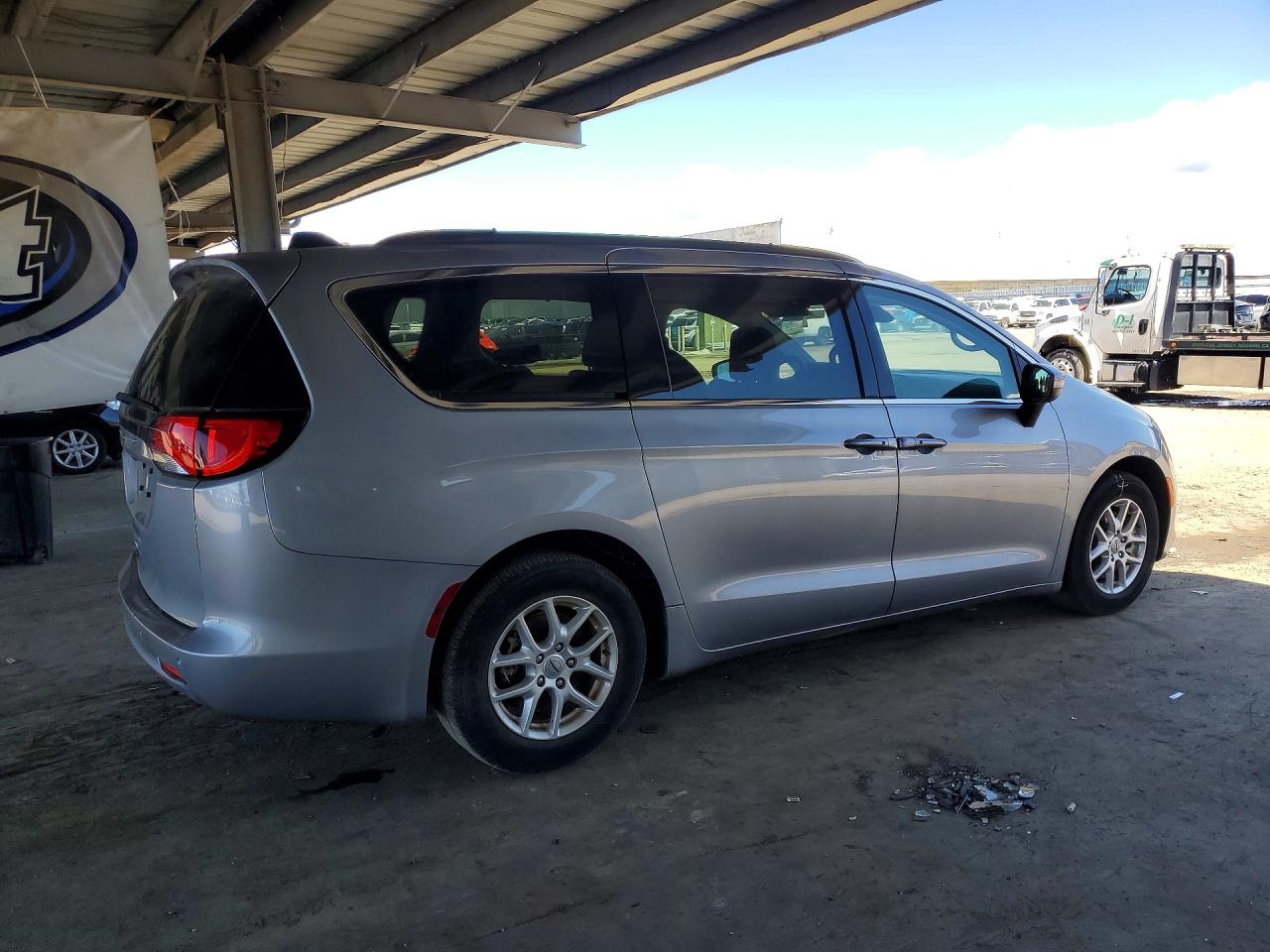 2021 Chrysler Minivan VIN 2C4RC1DG8MR555060 photo 3