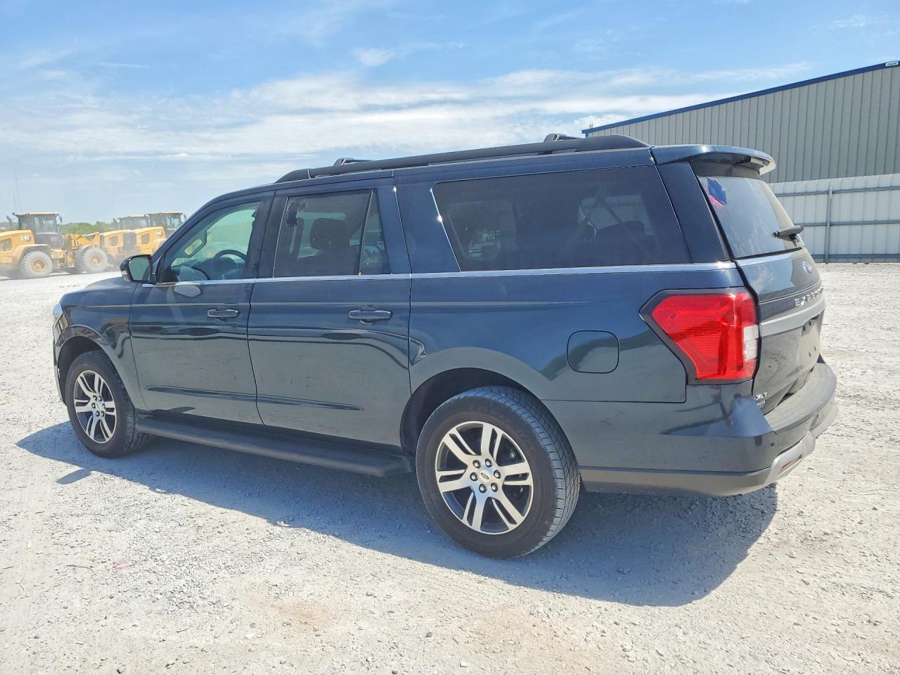 2024 Ford Expedition VIN 1FMJK1J84REB10487 photo 2
