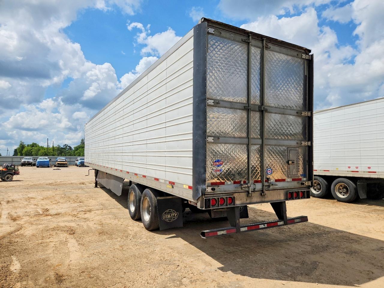 2022 UTILITY All models VIN 3UTVS2537N8731026 photo 3
