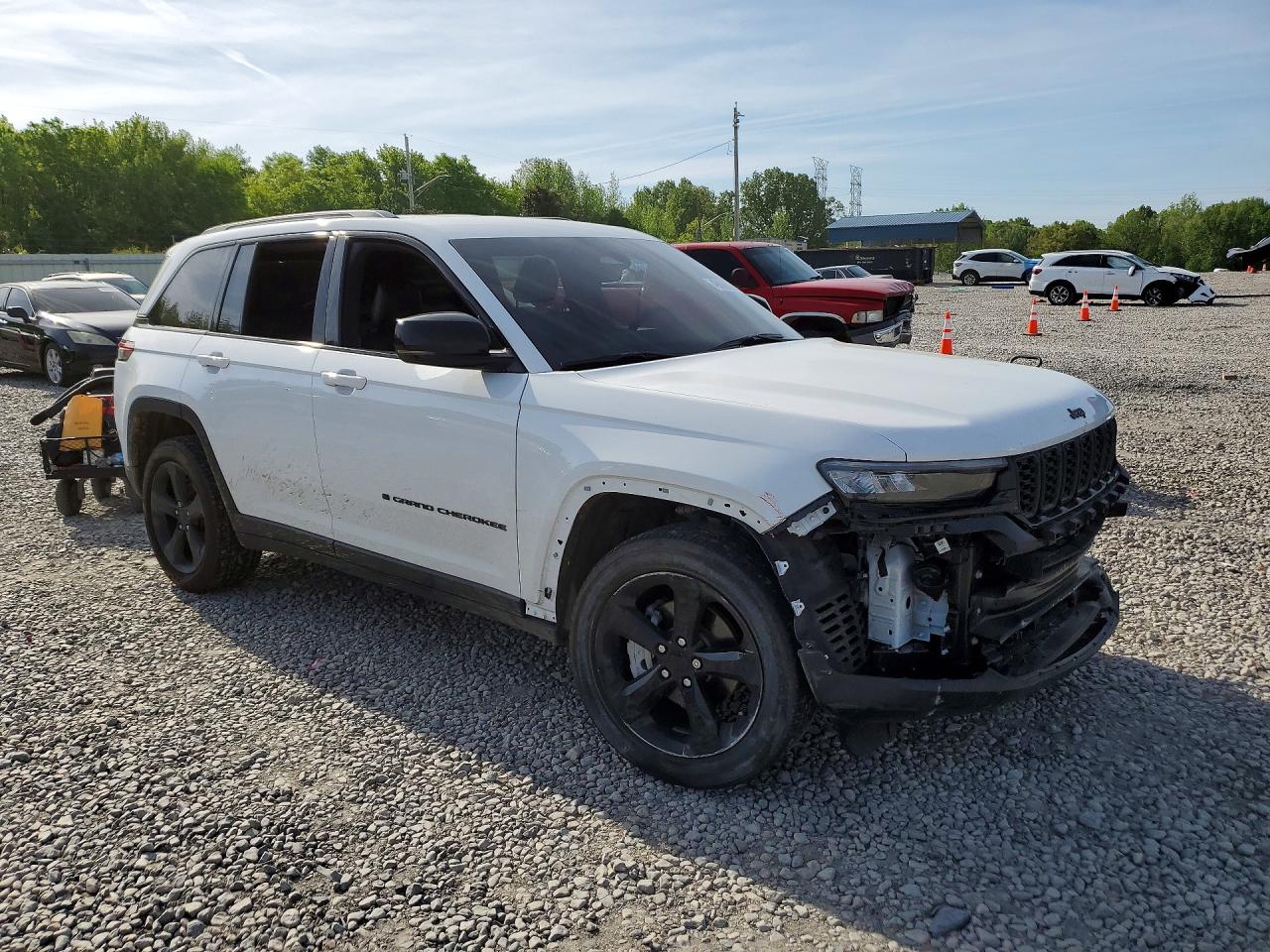 2025 Jeep Cherokee VIN 1C4RJGBG8SC287371 photo 4