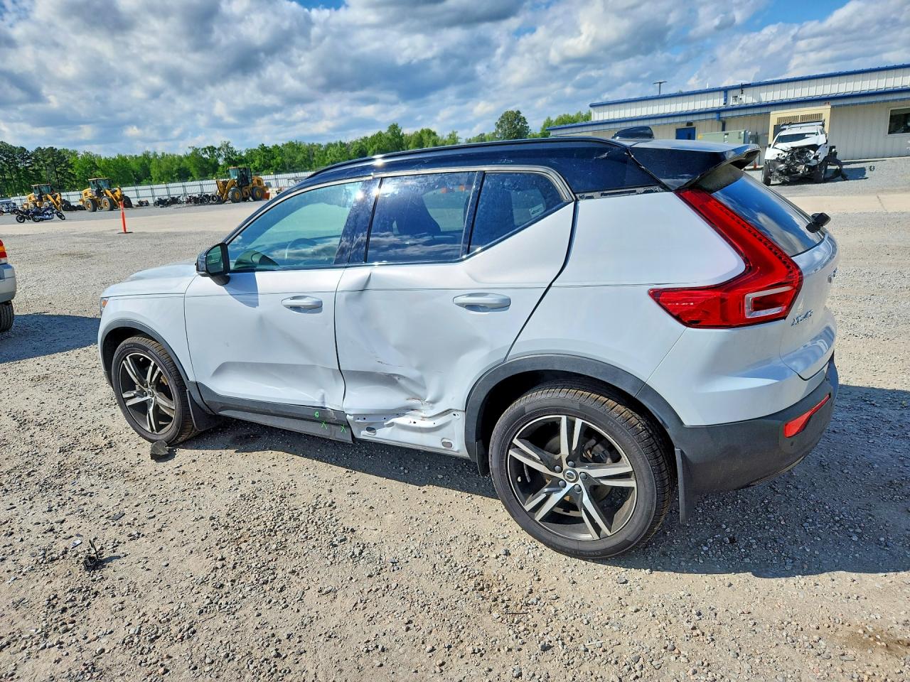 2021 Volvo Xc40 VIN YV4162UM4M2494110 photo 2