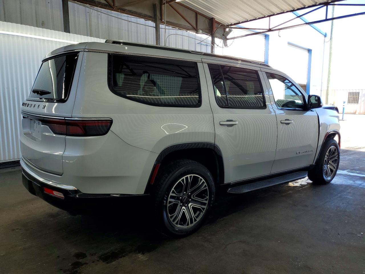 2025 Jeep Wagoneer VIN 1C4SJUBP7SS521179 photo 3
