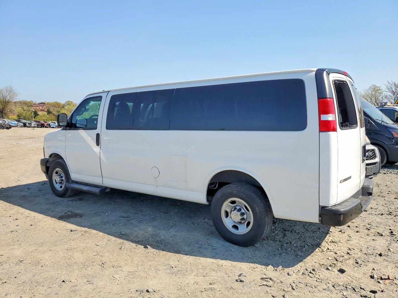 2023 Chevrolet Express VIN 1GAZGNFP8P1163898 photo 3