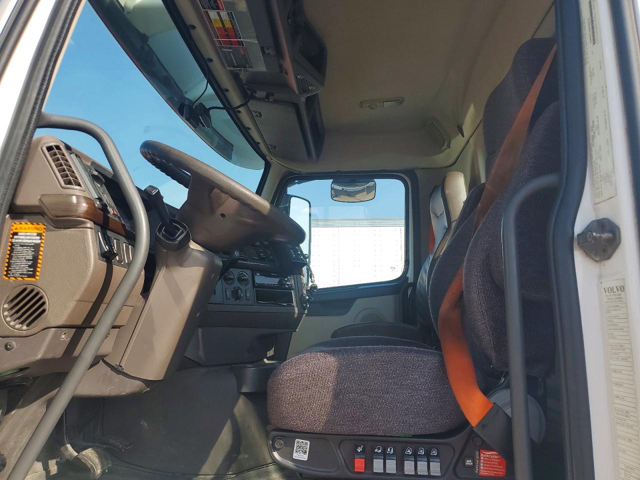 2017 Volvo Vn VIN 4V4N39TGXHN988210 photo 5