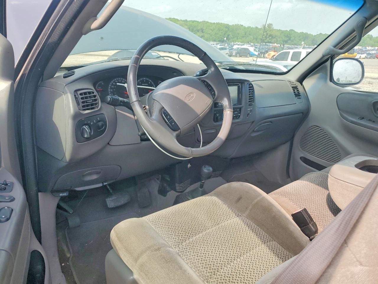 2002 Ford F150 VIN 1FTRX18L12NA53383 photo 8