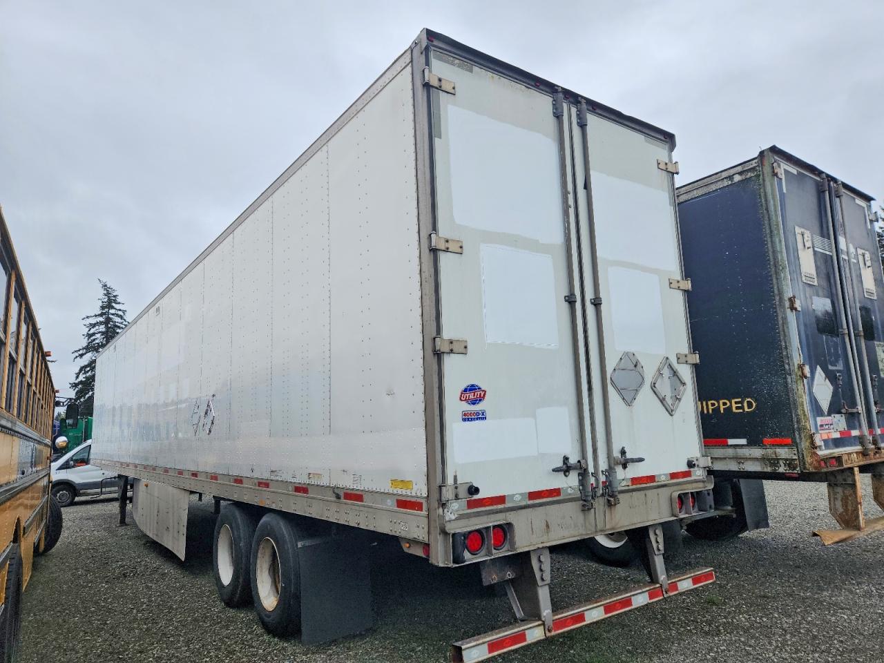 2015 UTILITY All models VIN 1UYVS2536FG234711 photo 3