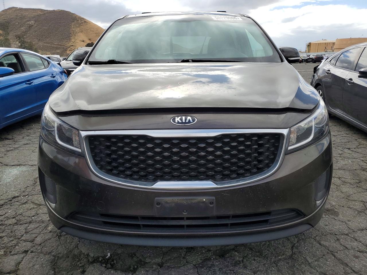 2016 Kia SEDONA VIN KNDMB5C10G6182478 photo 5