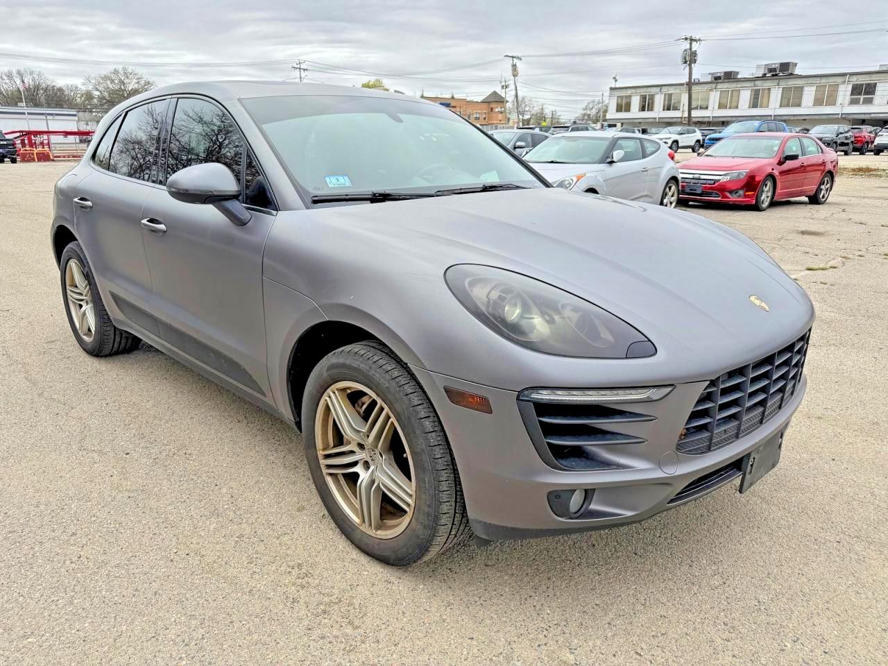 2016 Porsche Macan VIN WP1AB2A57GLB45029 photo 1