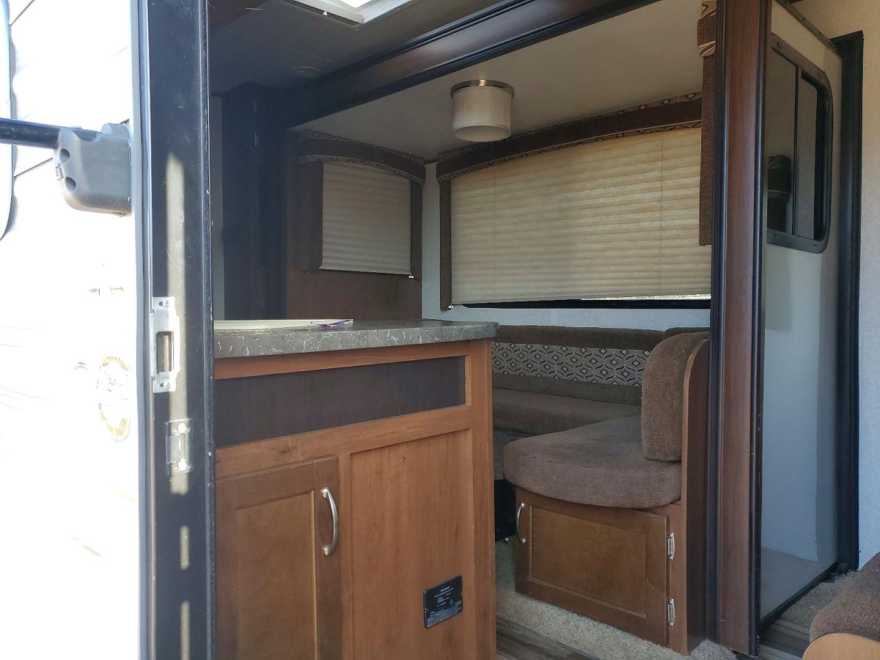 2017 JAYCO Travel tra VIN 1UJBJ0BN7H1T80135 photo 6