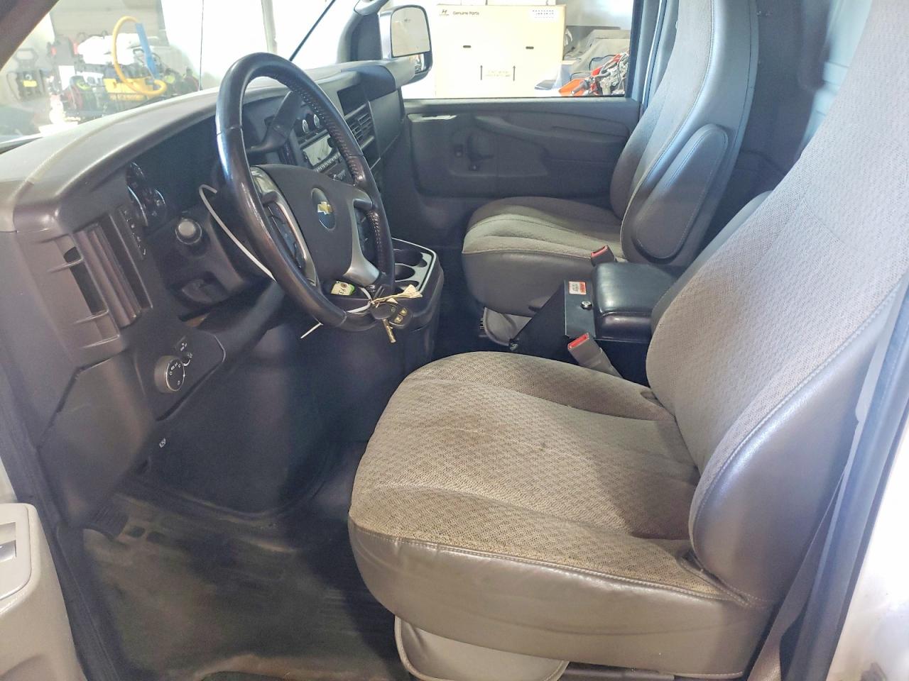 2015 CHEV Express VIN 1GCWGFCF3F1152611 photo 7