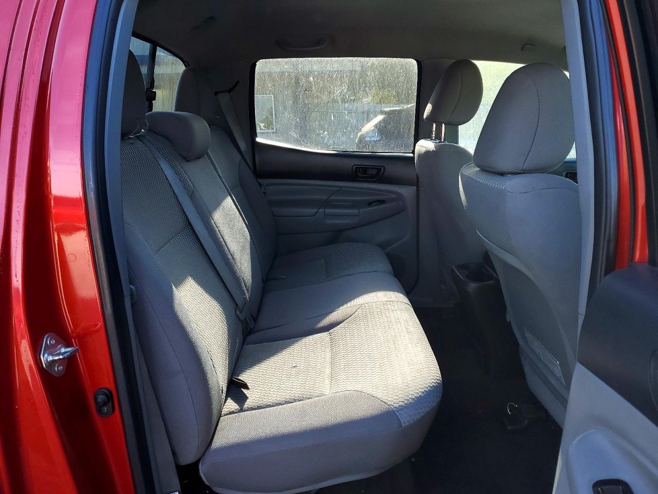2015 Toyota Tacoma VIN 5TFJU4GNXFX085690 photo 10