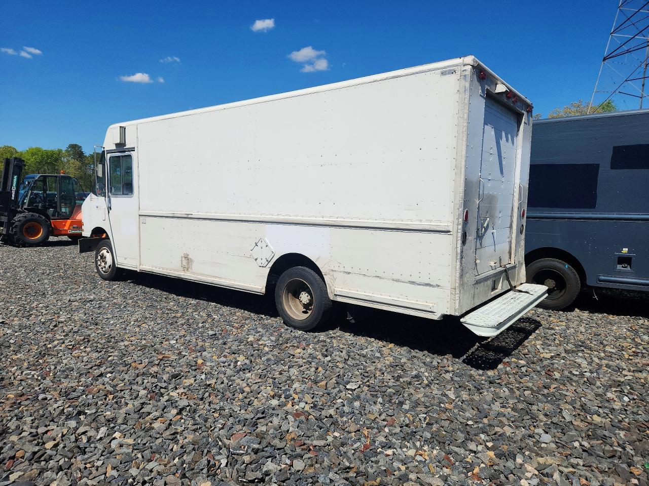 1999 FREIGHTLINER All models VIN 4UZA5FFC0XCB81957 photo 2