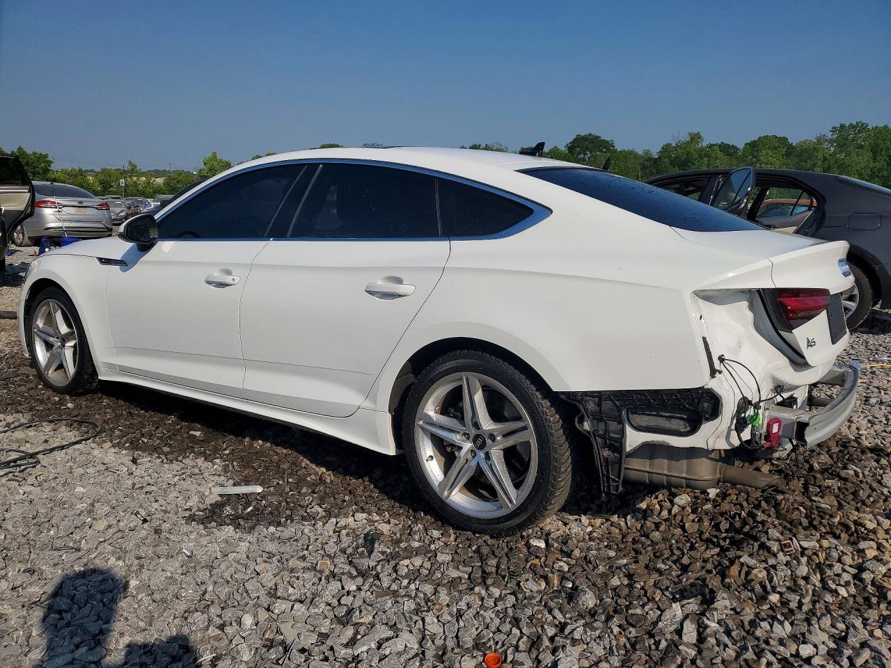 2022 Audi A5 VIN WAUDACF56NA029620 photo 2
