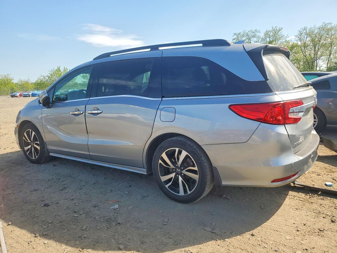 2019 Honda Odyssey VIN 5FNRL6H90KB025893 photo 2