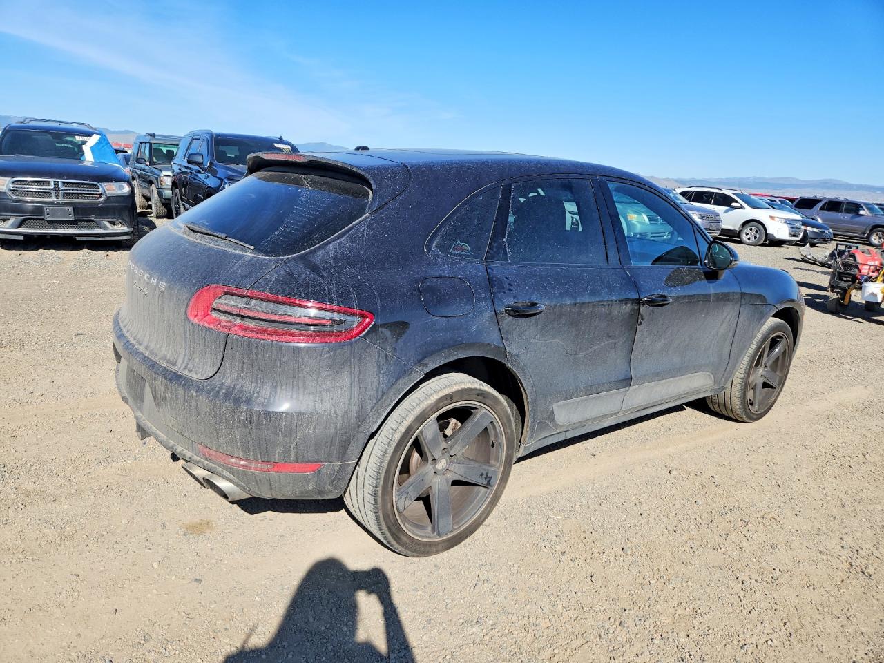 2017 Porsche Macan VIN WP1AB2A54HLB13902 photo 3