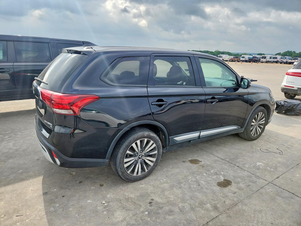 2019 Mitsubishi Outlander VIN JA4AD3A32KZ043136 photo 3