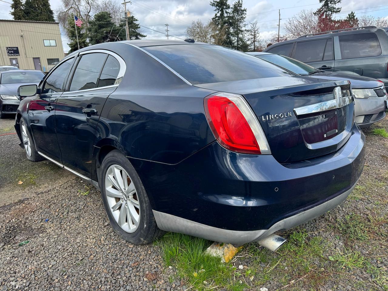 2009 Lincoln Mks VIN 1LNHM94RX9G608922 photo 3