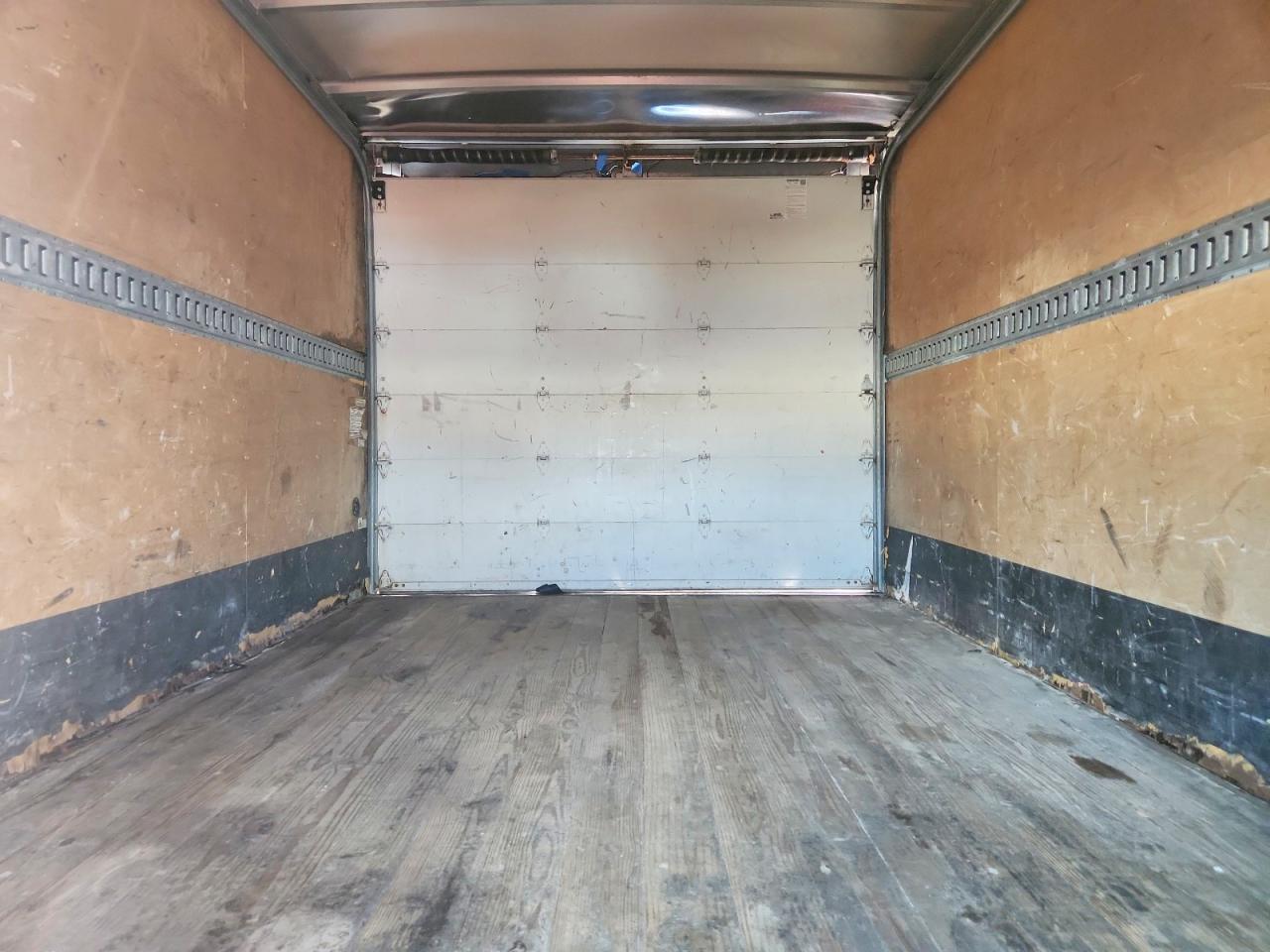 2017 FORD Econoline VIN 1FDWE3F64HDC68140 photo 10