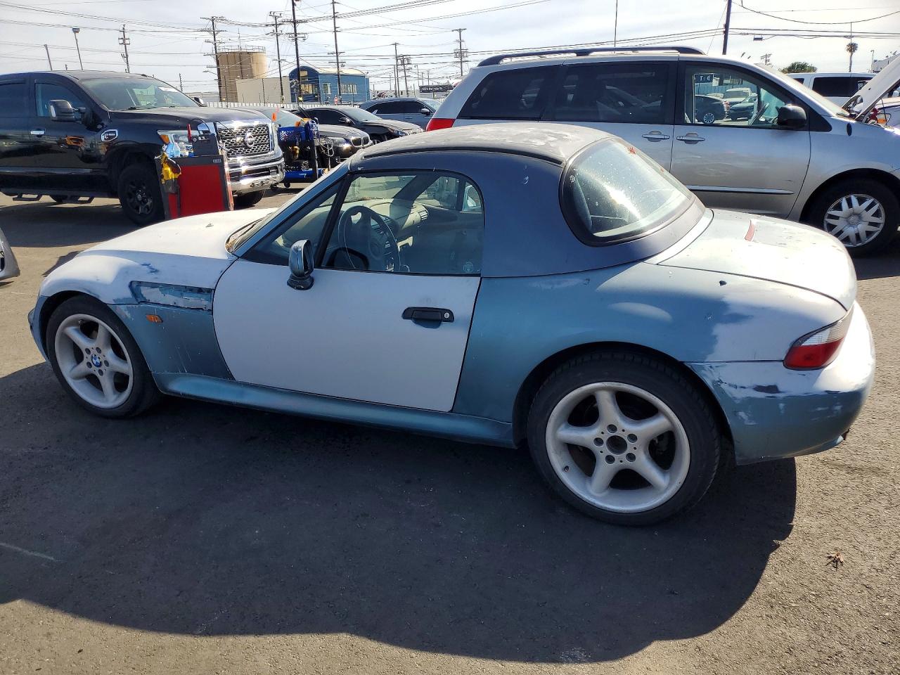 1998 BMW Z3 VIN 4USCH7326WLD15935 photo 2