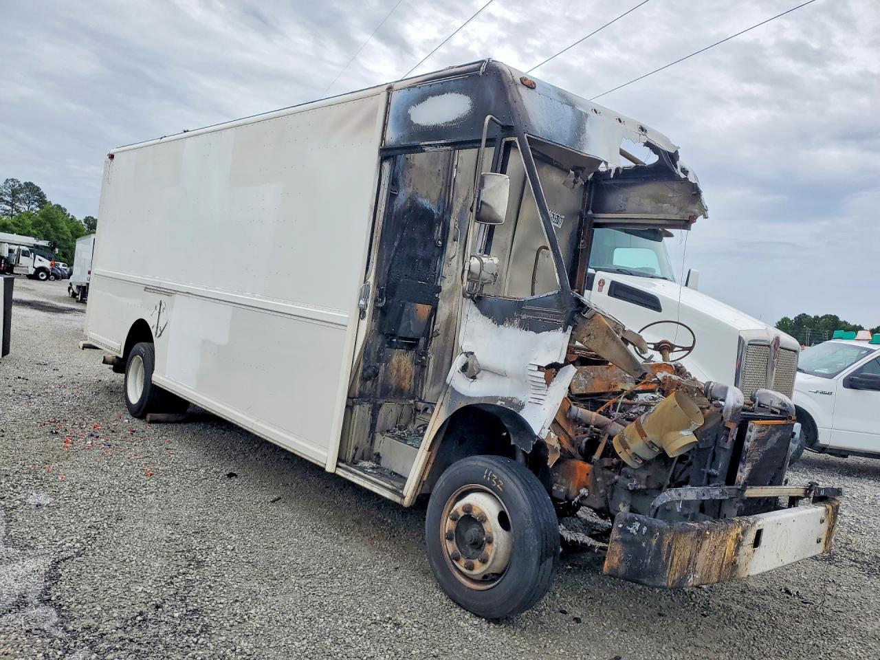 2000 FREIGHTLINER All other VIN 4UZA5FAC2YCG64049 photo 4