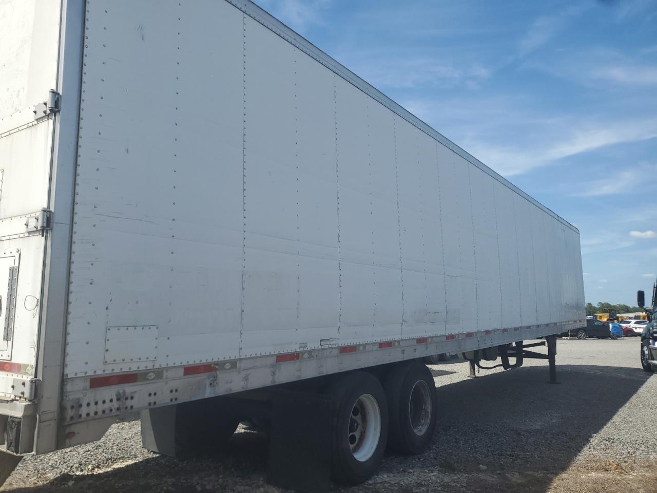 2012 UTILITY All models VIN 1UYVS2537CM264202 photo 4