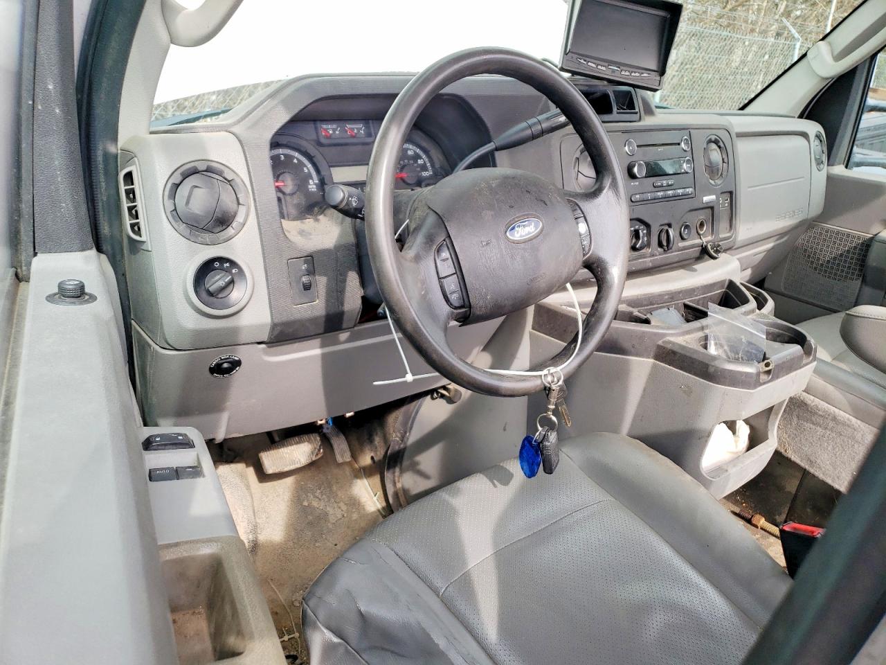 2017 Econoline VIN 1FDWE3FS9HDC67451 photo 8