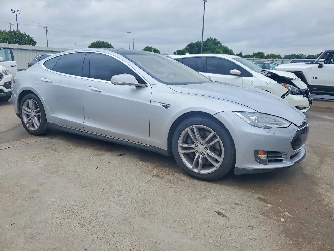 2013 Tesla Model s VIN 5YJSA1CN5DFP15737 photo 4