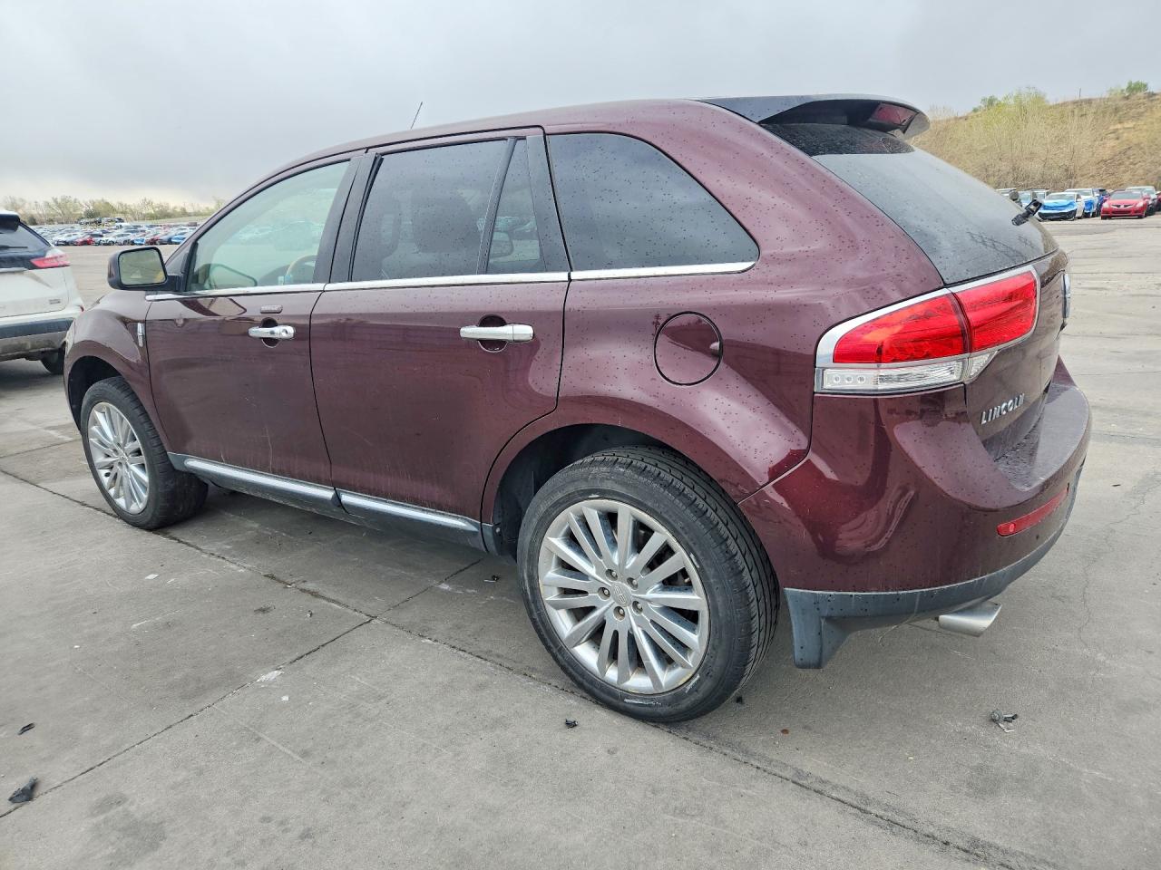 2011 Lincoln Mkx VIN 2LMDJ8JK9BBJ09829 photo 2
