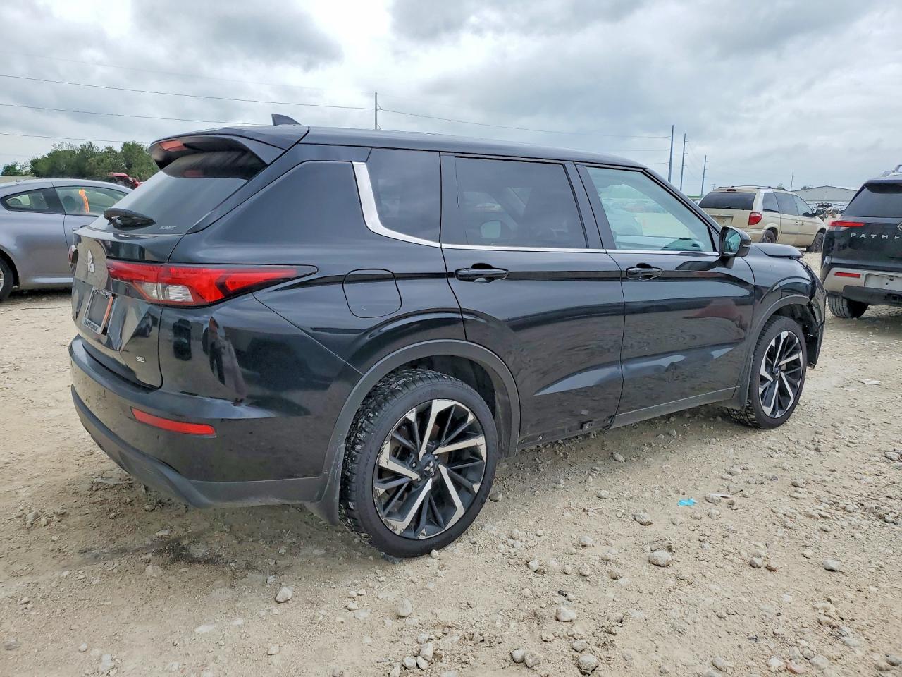 2022 Mitsubishi Outlander VIN JA4J4UA83NZ036377 photo 3
