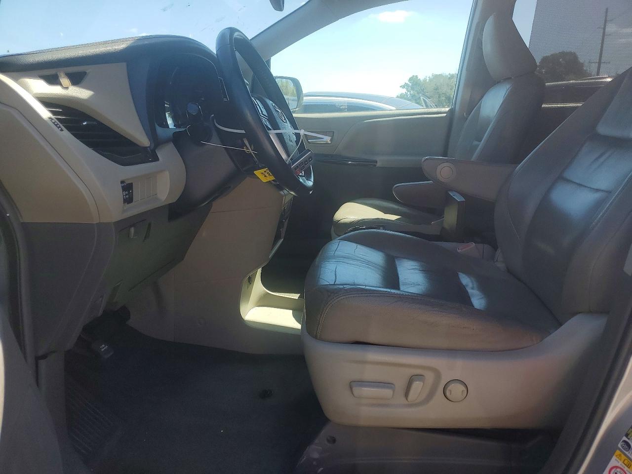 2019 Toyota Sienna VIN 5TDYZ3DC4KS993128 photo 7