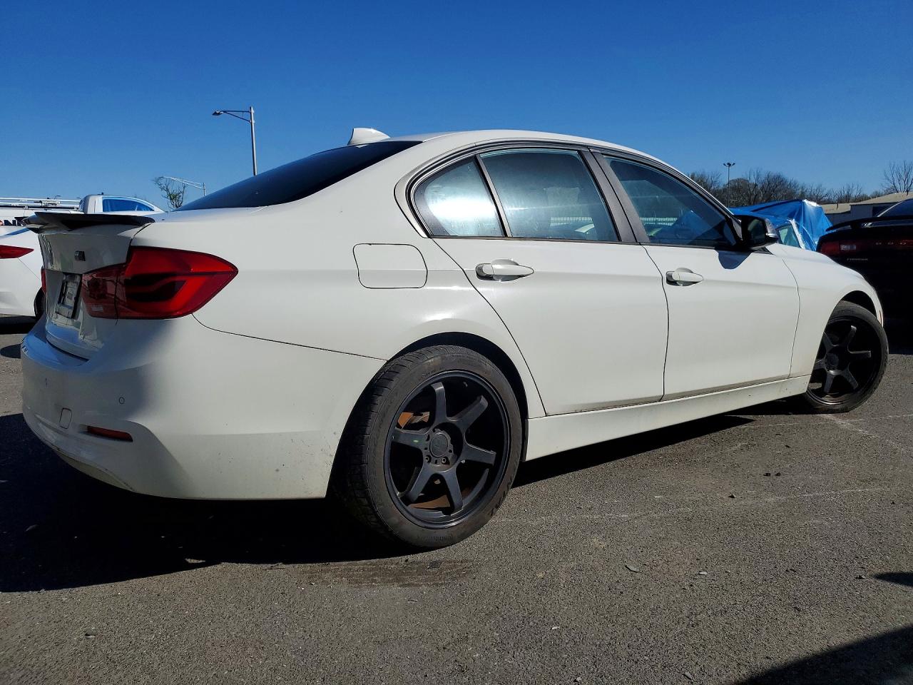 2016 BMW 3 series VIN WBA8E5G58GNT40221 photo 3